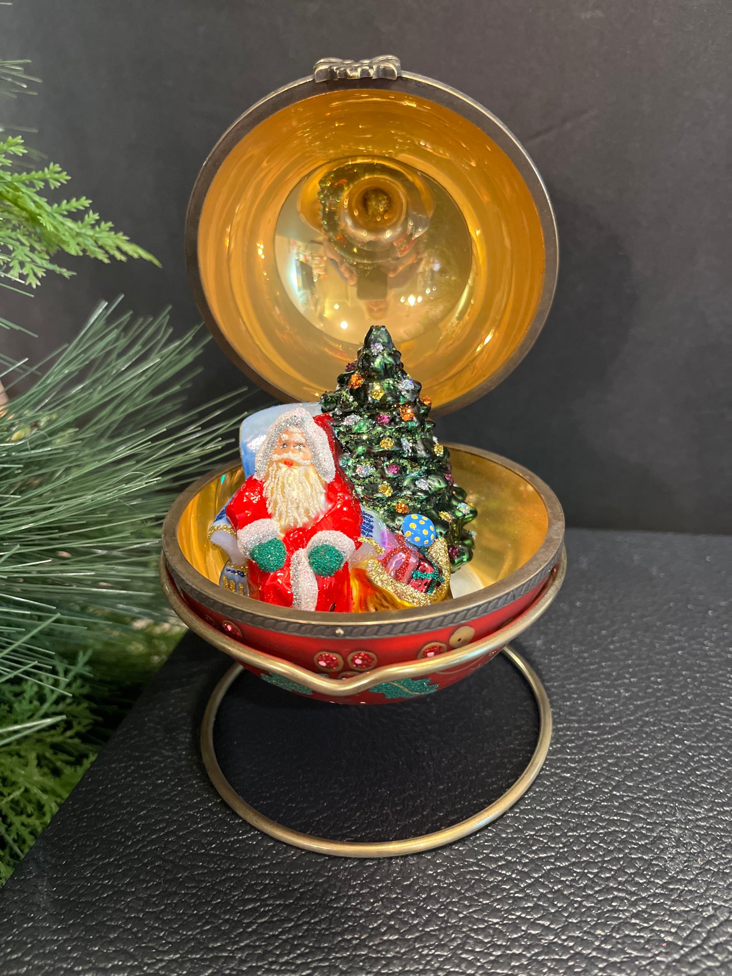 ChristmasJules Merry Christmas Hinged Ball