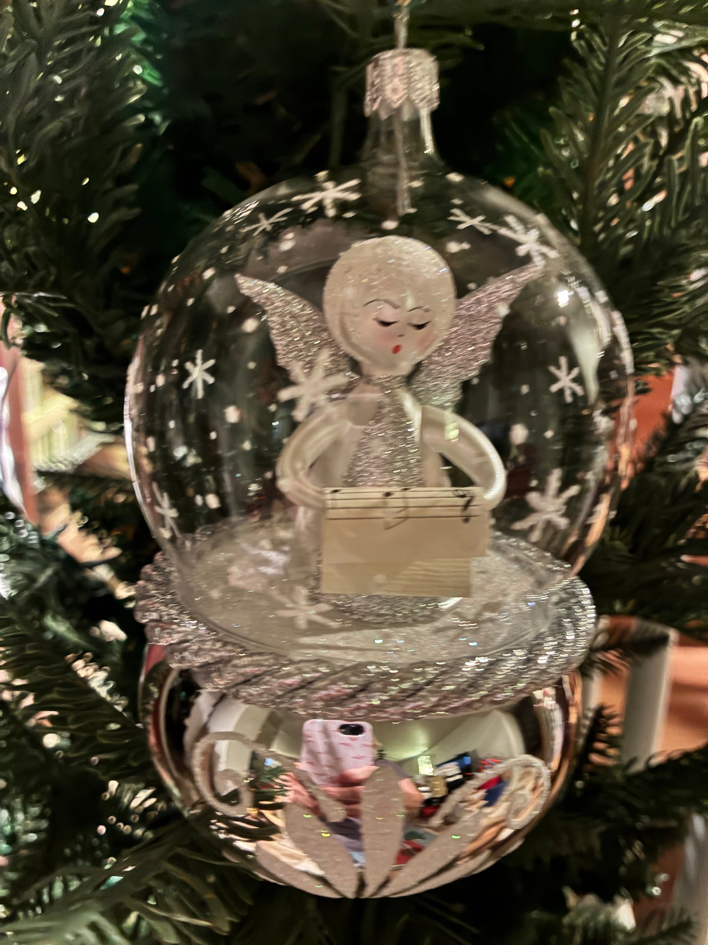 DeCarlini Angel with Music in Globe Silver