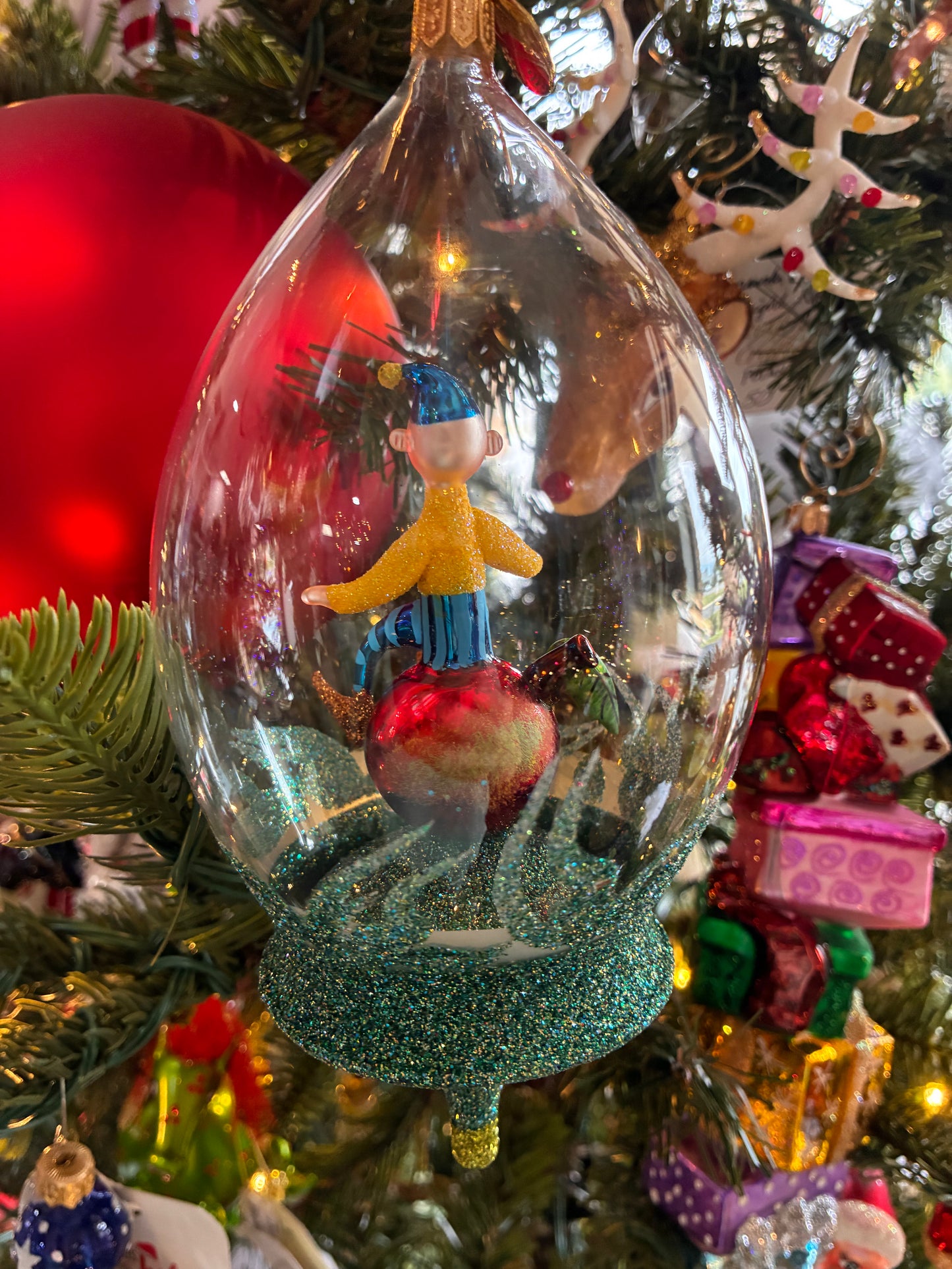 GLOBE WITH JESTER Morawski