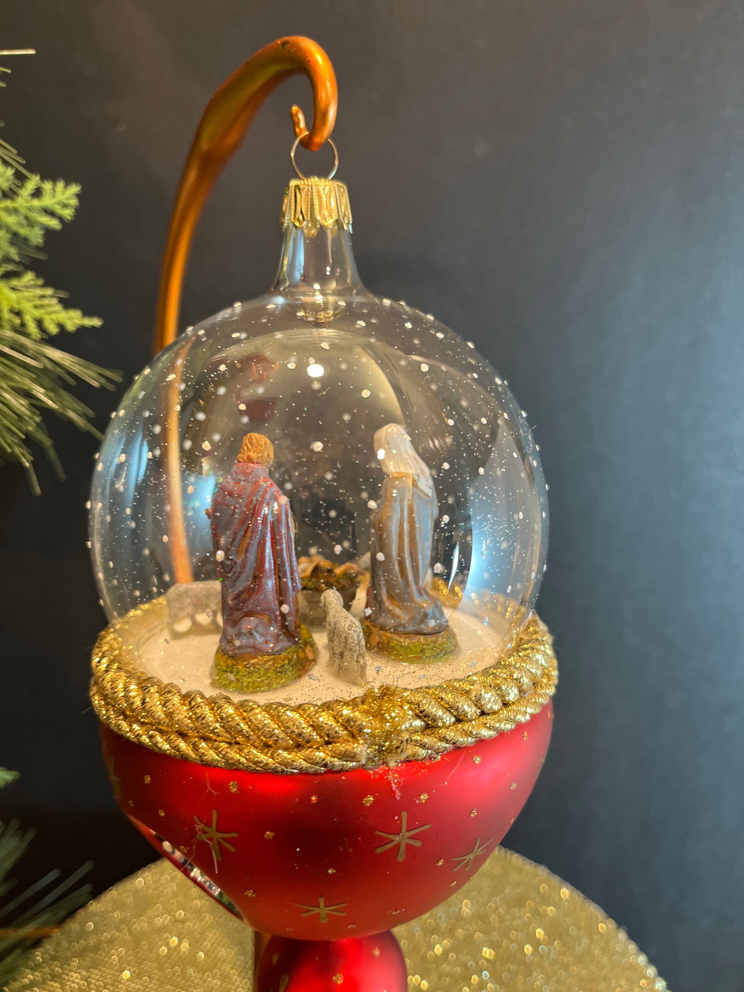 deCarlini Glass Dome Nativity with Reflectors